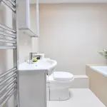 Ristrutturare il bagno: 5 idee per scegliere piastrelle e mattonelle di grido