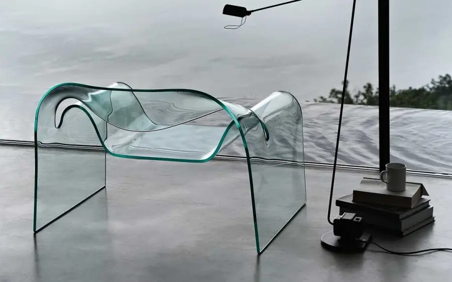 Il vetro curvato della poltrona Ghost premiato dal Compasso d’Oro 2022