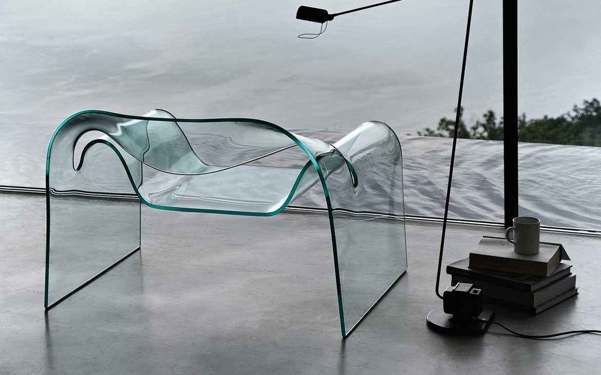 Il vetro curvato della poltrona Ghost premiato dal Compasso d’Oro 2022