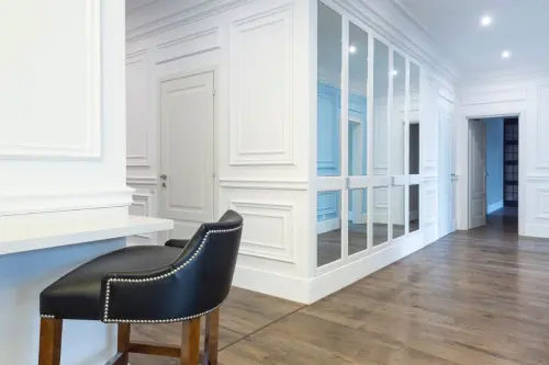 Vestire le pareti di casa con la boiserie: funzionalità ed estetica in un unica soluzione