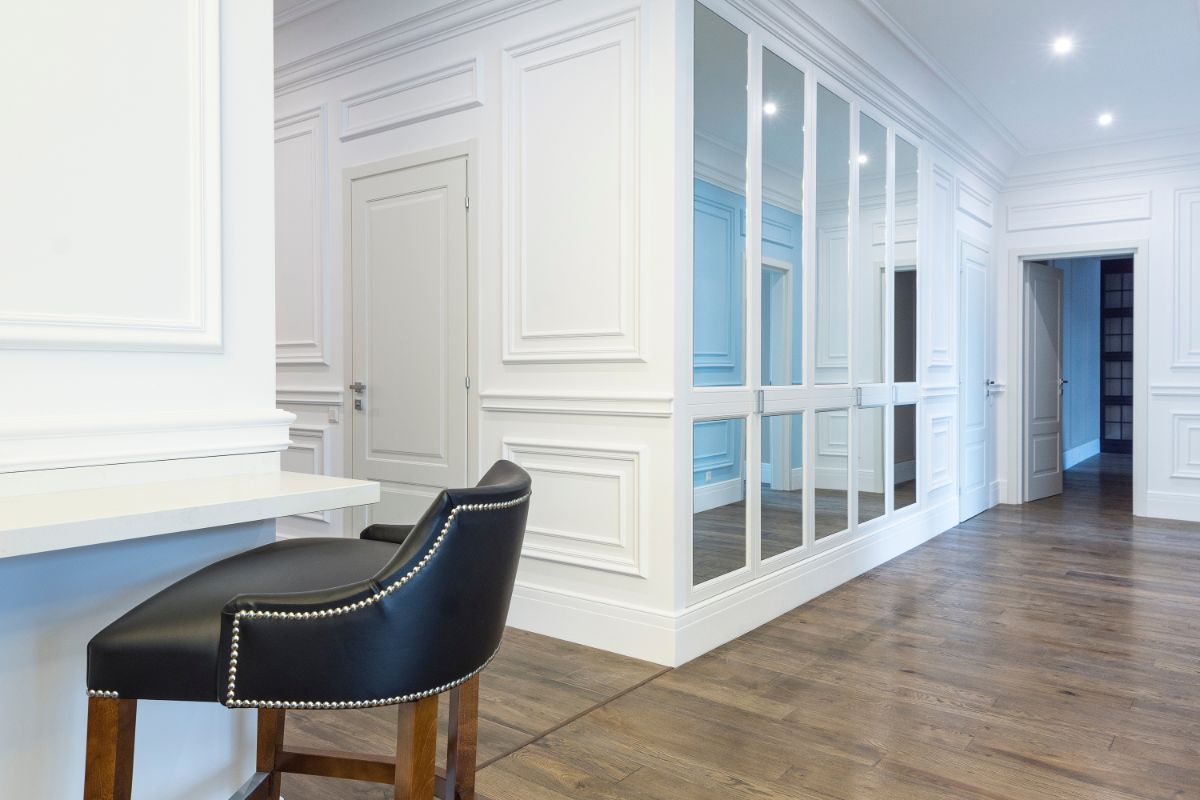 Vestire le pareti di casa con la boiserie: funzionalità ed estetica in un unica soluzione