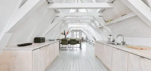 Pareti bianche con una sola passata con la pittura sostenibile ‘Subito Bianco’ MaxMeyer