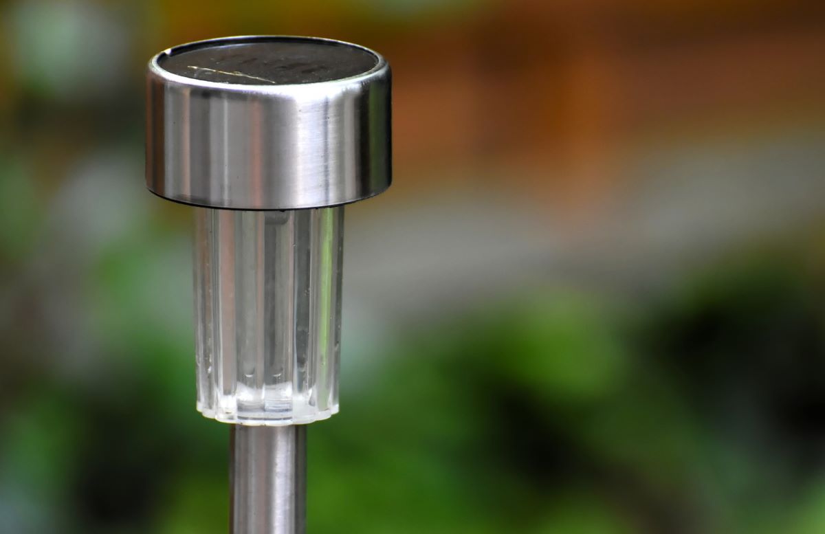 Illuminazione sostenibile in giardino: come allestire l'outdoor