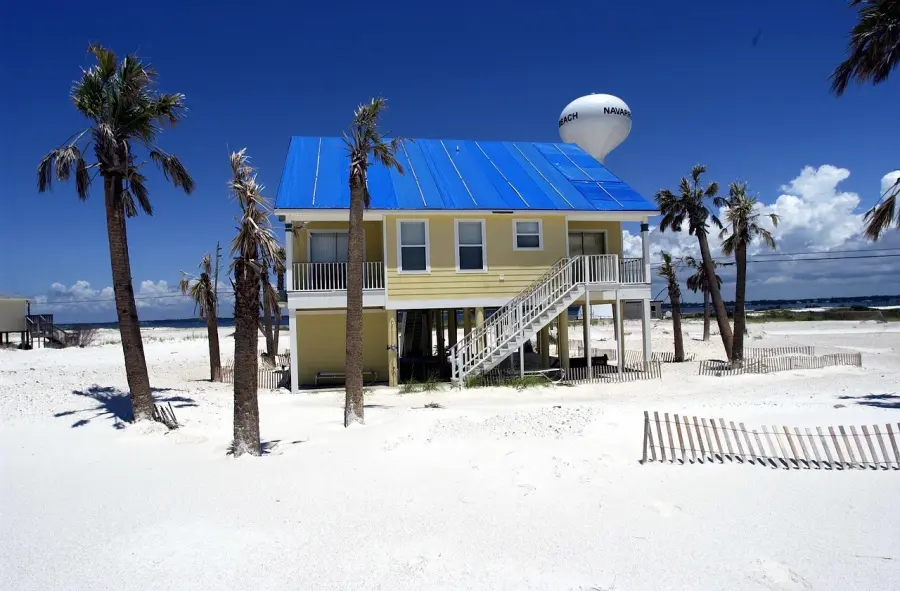 Mobili per casa al mare: l’arredo perfetto tra stile, resistenza e atmosfera
