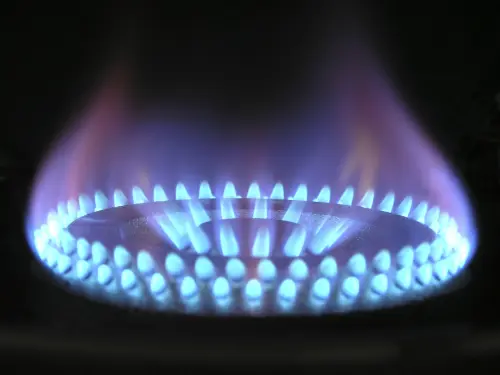 Come risparmiare luce e gas: strategie efficaci per ridurre i consumi domestici