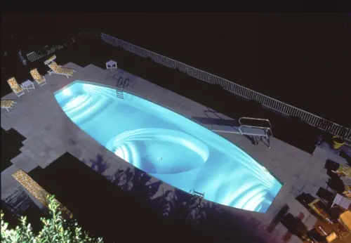 Come illuminare la piscina: consigli utili e funzionali