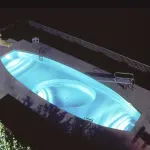 Come illuminare la piscina: consigli utili e funzionali