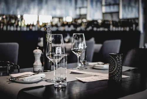 Come Apparecchiare la Tavola a Capodanno: Stile, Tradizione e Brillantezza