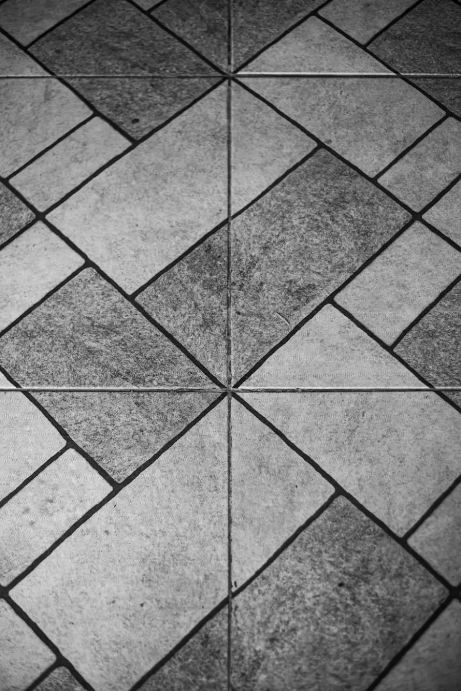 Differenza tra gres porcellanato e ceramica: quale materiale scegliere?