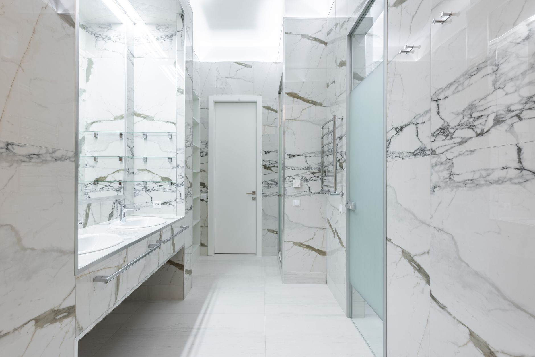 Marmo Calacatta: caratteristiche eleganza e utilizzi nell'arredo contemporaneo